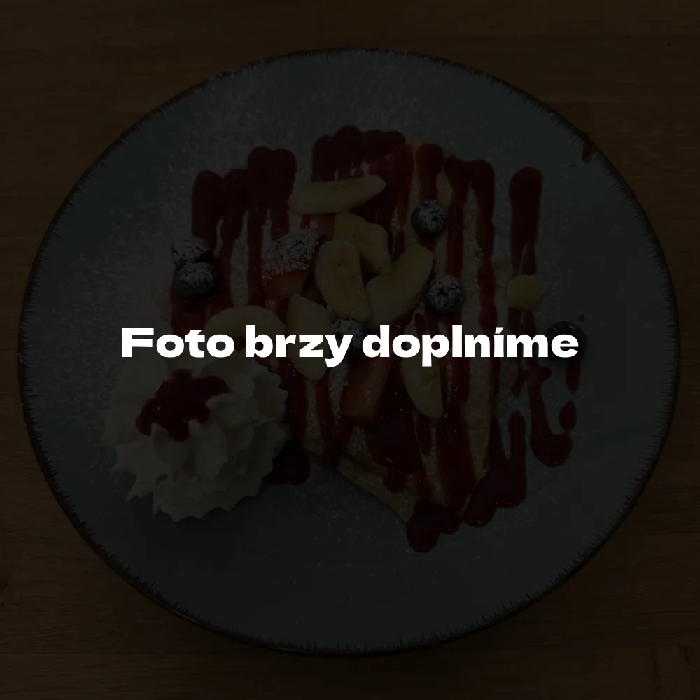 Naše granola s řeckým jogurtem, ovocem a medem